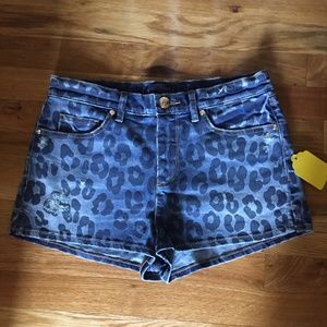 Leopard print denim short